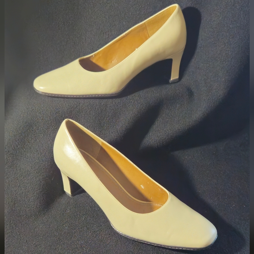 Naturalizer Cream Square Toe Pumps - Size 8.5